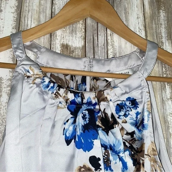 White House Black Market Lavender Floral Sleeveless Blouse - Picture 6 of 8